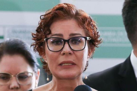 Carla Zambelli volta à prisão após terceira audiência de custódia e aguarda decisão da justiça italiana