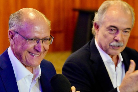 Alckmin e Mercadante apresentam investimentos do Nova Indústria Brasil Programa prevê desenvolvimento da indústria nacional até 2033