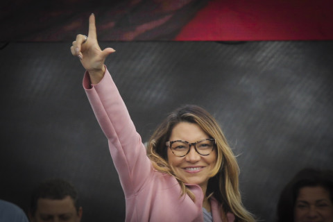 O ‘L’ faz parte da história do nosso país. Digo isso sem medo de ser feliz.”  Rosângela Lula da Silva, Janja