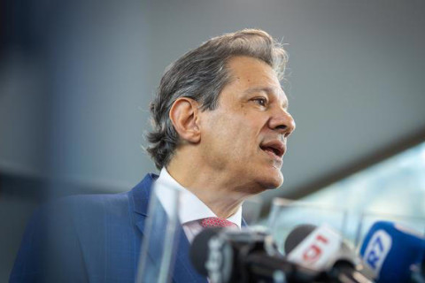 Haddad deve antecipar saída da Fazenda para comandar campanha de Lula em 2026