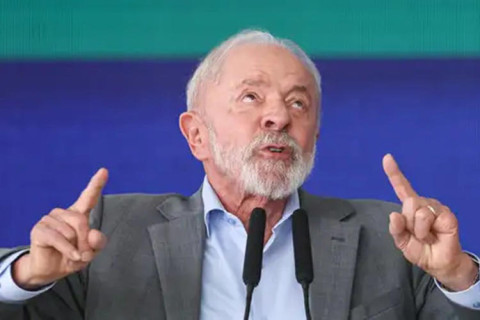 Imprensa internacional destaca vitória histórica de Lula Jornais em todo mundo estampam virada de Lula contra Flávio