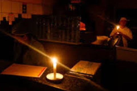 Mais de 160 mil imóveis estão sem luz em SP; Enel não dá previsão de volta