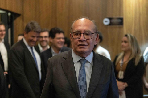 Oposição articula impeachment de Gilmar Mendes após ministro pedir para STF investigar Romeu Zema