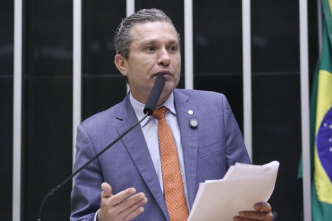 Deputado Fausto Pinato e a Importância da Homenagem ao BRICS na Câmara dos Deputados