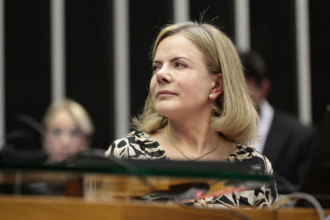 INSS: Maioria dos grupos suspeitos começou no governo Bolsonaro, diz Gleisi