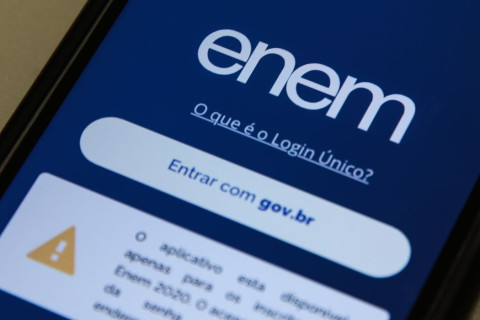 Inscritos automáticos no Enem escolhem idioma até 18 de outubro Prazo termina no domingo; sem escolha, prova será de inglês