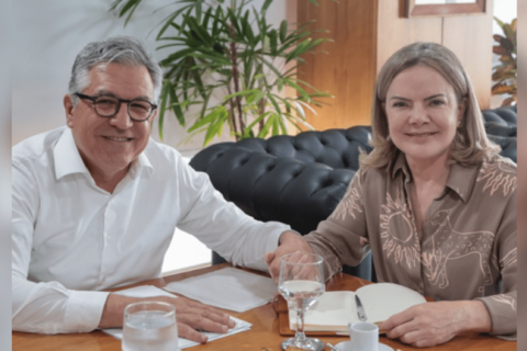 Gleisi e Padilha se reúnem para conversar sobre transição