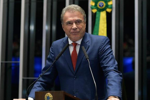 Alvaro Dias lidera disputa ao Senado no Paraná, mostra pesquisa