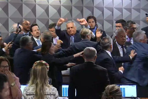 CPMI do INSS aprova quebra de sigilo de Lulinha e tem confusão generalizada